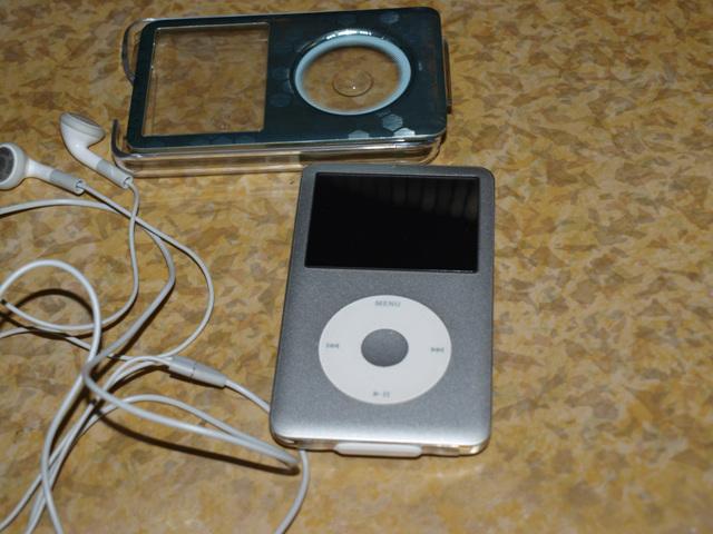 1236154760_ipod.jpg