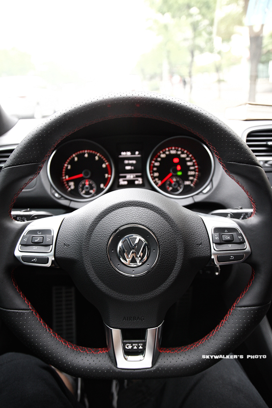 VW GOLF GTI (2)