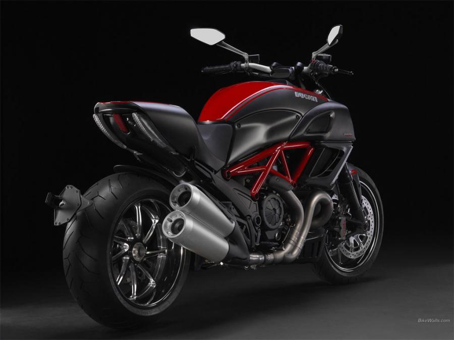 1351650687_Ducati_Diavel_2011_17_1024x768.jpg