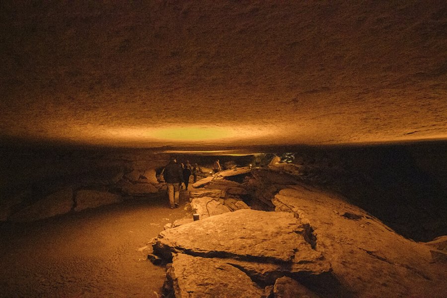 Ÿӵ嵿 (Mammoth Cave)