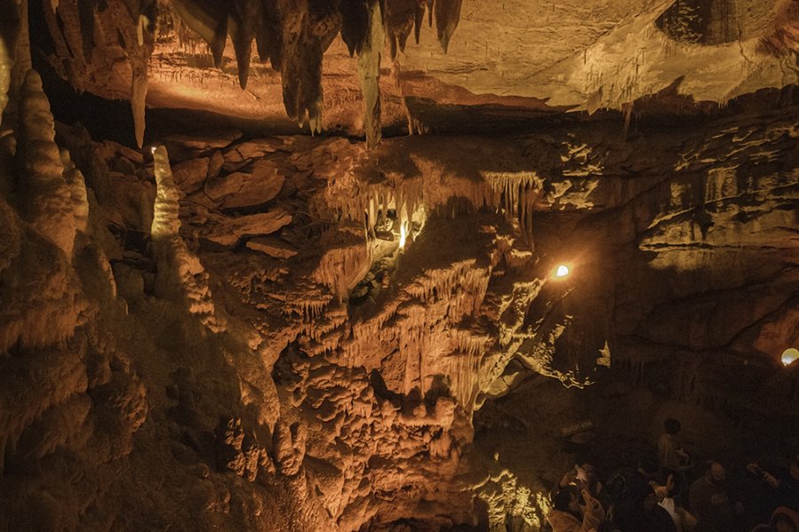 Ÿӵ嵿 (Mammoth Cave)