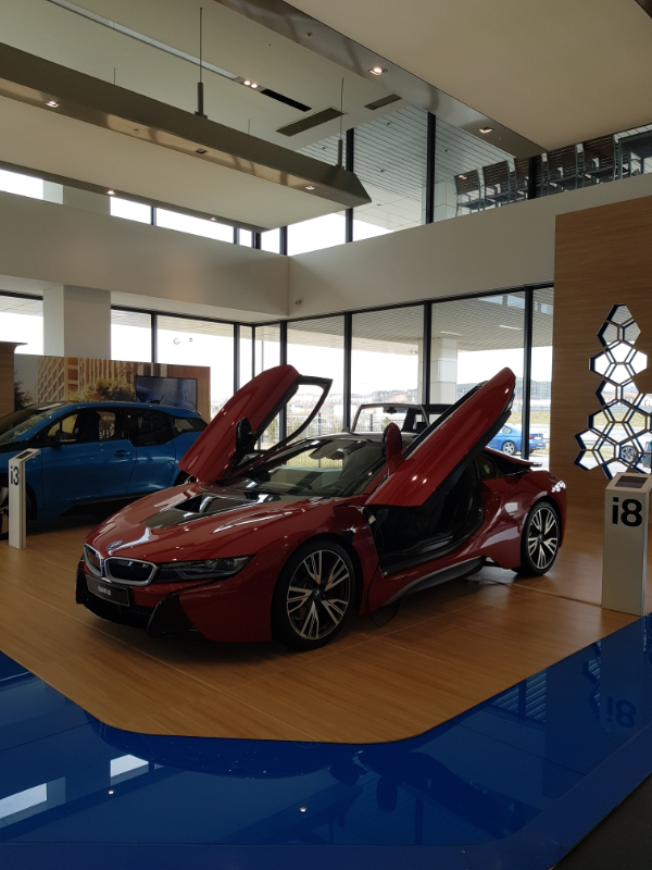  ȴٴ BMW i8