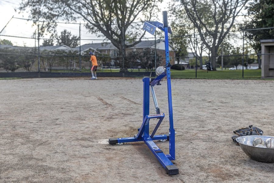 Ī ӽ(Louisville Slugger Blue Flame Pitching Machine)