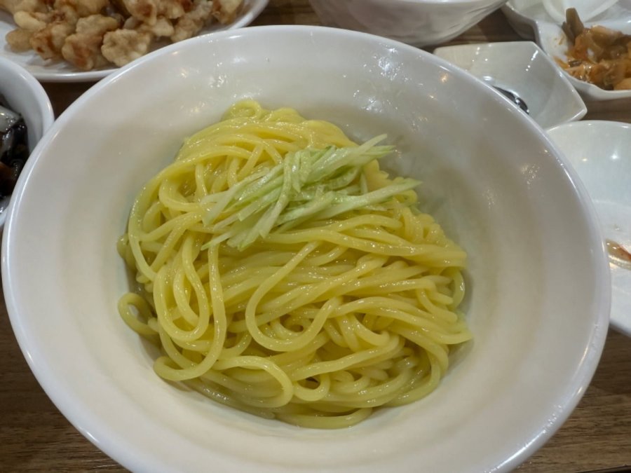 ¥