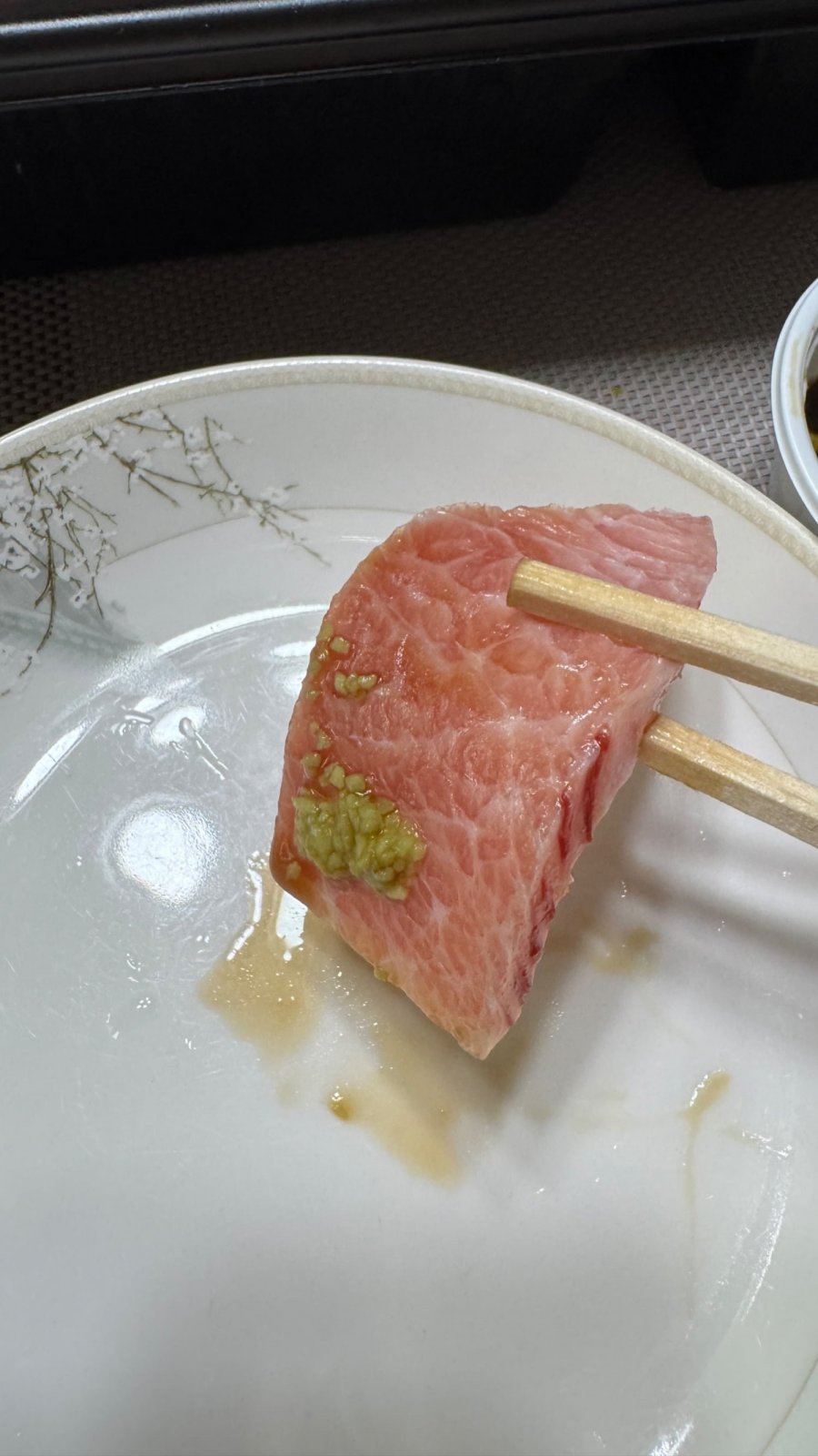  ϵ ~