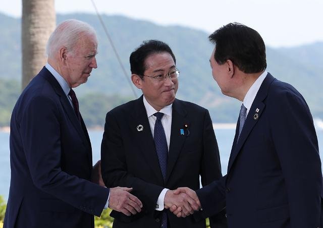 From left to right US President Joe Biden Japans Prime Minister Fumio Kishida and South Koreas President Yoon Suk Yeol greet each other ahead of a trilateral meeting during the G7 Leaders Summit  on Sunday May 21 2023 on the final day of a three-day G-7 summit in Hiroshima Japan The final day of the three-day of the Group of Seven leaders summit is under way in the western Japan city of Hiroshima with focus on Ukrainian President Volodymyr Zelensky and his talks with international leaders Photo by South Koreas President Press Office UPI2023-05-21 211730۱  1980-2023 ߿մ    UPI