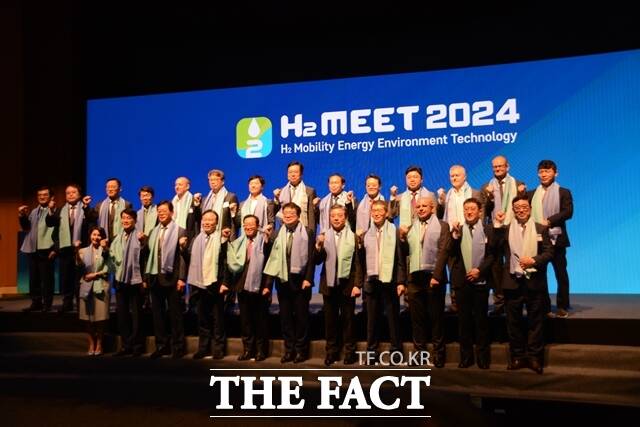 25 ⵵  Ųؽ  'H2 MEET 2024'  Ŀ   Կ ϰ ִ. ̳ Ŀ ֳȣ ڿ 2, ȣ ȸǿ,  ȸǿ, ȫ ѱҿ ȸ,  ڵ   ߴ. /ȯ 