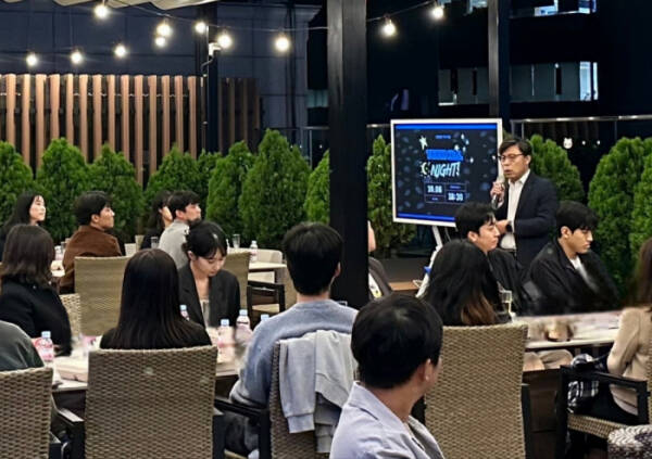   8 ũԾ(Tech Meet-up)  'ũó' ߴٰ 10 .   ѱڹ   ũó 翡 Ȳ  ũ׷ 縦 ϴ . / 