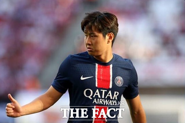  ౸ PSG ̰ 23 Ʈ 2024~2025 1 29忡 ⿡  33 ýƮ ϸ  6 6 ׾Ҵ./PSG