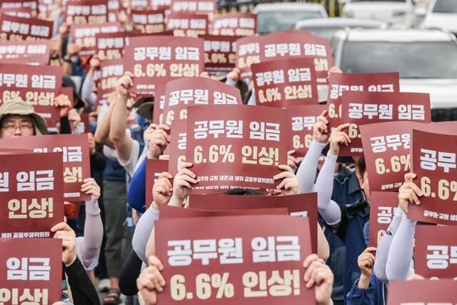 ùδü 30  θ  ӱ λ ó   뵿   ˱ߴ. /뵿